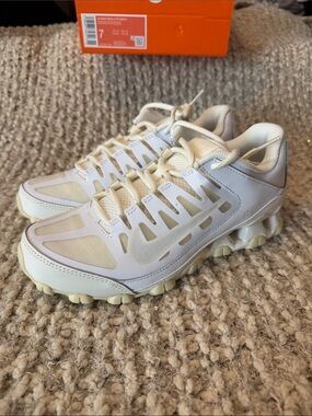 Nike Reax 8 TR Mesh Sneakers Size 7 Women’s